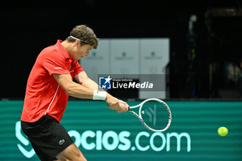 2024-09-13 - Alexander Blockx (BEL) in action during the 2024 Davis Cup Finals Group Stage Bologna match between the Italy and Belgium at Unipol Arena on September 13, 2024 in Bologna, Italy. - DAVIS CUP - INTERNATIONALS - TENNIS