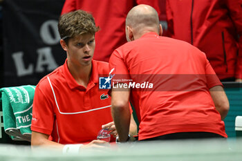 2024-09-13 - Alexander Blockx (BEL) in action during the 2024 Davis Cup Finals Group Stage Bologna match between the Italy and Belgium at Unipol Arena on September 13, 2024 in Bologna, Italy. - DAVIS CUP - INTERNATIONALS - TENNIS