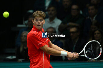 2024-09-13 - Alexander Blockx (BEL) in action during the 2024 Davis Cup Finals Group Stage Bologna match between the Italy and Belgium at Unipol Arena on September 13, 2024 in Bologna, Italy. - DAVIS CUP - INTERNATIONALS - TENNIS