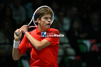 2024-09-13 - Alexander Blockx (BEL) in action during the 2024 Davis Cup Finals Group Stage Bologna match between the Italy and Belgium at Unipol Arena on September 13, 2024 in Bologna, Italy. - DAVIS CUP - INTERNATIONALS - TENNIS