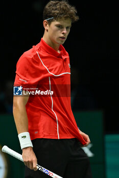 2024-09-13 - Alexander Blockx (BEL) in action during the 2024 Davis Cup Finals Group Stage Bologna match between the Italy and Belgium at Unipol Arena on September 13, 2024 in Bologna, Italy. - DAVIS CUP - INTERNATIONALS - TENNIS