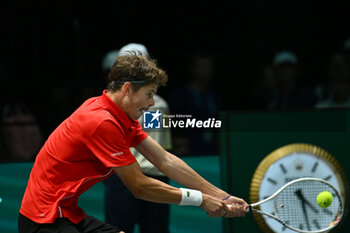 2024-09-13 - Alexander Blockx (BEL) in action during the 2024 Davis Cup Finals Group Stage Bologna match between the Italy and Belgium at Unipol Arena on September 13, 2024 in Bologna, Italy. - DAVIS CUP - INTERNATIONALS - TENNIS