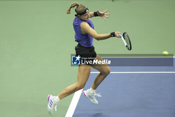 2024-09-06 - Karolina Muchova of Czech Republic during day 11 of the 2024 US Open, Grand Slam tennis tournament on 5 September 2024 at USTA Billie Jean King National Tennis Center in New York, United States - TENNIS - US OPEN 2024 - 05/09 - INTERNATIONALS - TENNIS