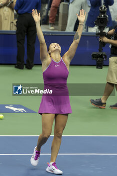 2024-09-08 - Aryna Sabalenka of Belarus celebrates winning the women's final against Jessica Pegula of USA during day 13 of the 2024 US Open, Grand Slam tennis tournament on 7 September 2024 at USTA Billie Jean King National Tennis Center in New York, United States - TENNIS - US OPEN 2024 - 07/09 - INTERNATIONALS - TENNIS