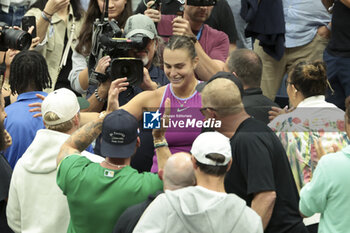 2024-09-08 - Aryna Sabalenka of Belarus celebrates winning the women's final against Jessica Pegula of USA with her staff in the stands during day 13 of the 2024 US Open, Grand Slam tennis tournament on 7 September 2024 at USTA Billie Jean King National Tennis Center in New York, United States - TENNIS - US OPEN 2024 - 07/09 - INTERNATIONALS - TENNIS