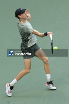 2024-09-08 - Jannik Sinner of Italy during the men's final on day 14 of the 2024 US Open, Grand Slam tennis tournament on September 8, 2024 at USTA Billie Jean King National Tennis Center in Flushing Meadows, Queens, New York, United States - TENNIS - US OPEN 2024 - 08/09 - INTERNATIONALS - TENNIS