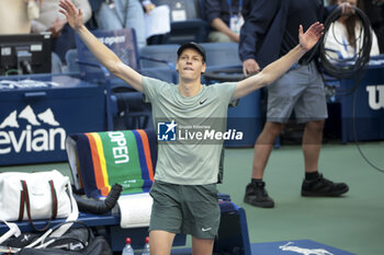 2024-09-08 - Jannik Sinner of Italy celebrates winning the men's final against Taylor Fritz of USA on day 14 of the 2024 US Open, Grand Slam tennis tournament on September 8, 2024 at USTA Billie Jean King National Tennis Center in Flushing Meadows, Queens, New York, United States - TENNIS - US OPEN 2024 - 08/09 - INTERNATIONALS - TENNIS