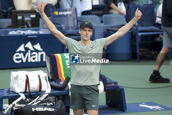 2024-09-08 - Jannik Sinner of Italy celebrates winning the men's final against Taylor Fritz of USA on day 14 of the 2024 US Open, Grand Slam tennis tournament on September 8, 2024 at USTA Billie Jean King National Tennis Center in Flushing Meadows, Queens, New York, United States - TENNIS - US OPEN 2024 - 08/09 - INTERNATIONALS - TENNIS