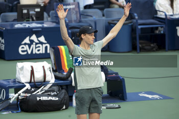 2024-09-08 - Jannik Sinner of Italy celebrates winning the men's final against Taylor Fritz of USA on day 14 of the 2024 US Open, Grand Slam tennis tournament on September 8, 2024 at USTA Billie Jean King National Tennis Center in Flushing Meadows, Queens, New York, United States - TENNIS - US OPEN 2024 - 08/09 - INTERNATIONALS - TENNIS