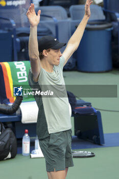 2024-09-08 - Jannik Sinner of Italy celebrates winning the men's final against Taylor Fritz of USA on day 14 of the 2024 US Open, Grand Slam tennis tournament on September 8, 2024 at USTA Billie Jean King National Tennis Center in Flushing Meadows, Queens, New York, United States - TENNIS - US OPEN 2024 - 08/09 - INTERNATIONALS - TENNIS