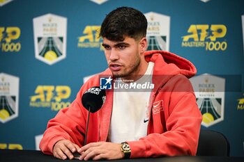 2024-10-28 - Carlos ALCARAZ of Spain during the first day of the Rolex Paris Masters 2024, ATP Masters 1000 tennis tournament on October 28, 2024 at Accor Arena in Paris, France - TENNIS - ROLEX PARIS MASTERS 2024 - INTERNATIONALS - TENNIS