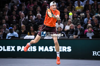 31/10/2024 - Ugo HUMBERT of France during the fourth day of the Rolex Paris Masters 2024, ATP Masters 1000 tennis tournament on October 31, 2024 at Accor Arena in Paris, France - TENNIS - ROLEX PARIS MASTERS 2024 - INTERNAZIONALI - TENNIS