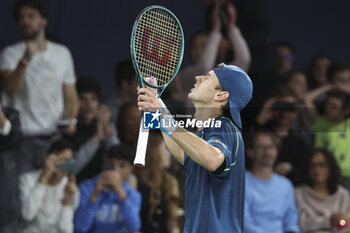 31/10/2024 - Alex De Minaur of Australia celebrates his third round victory during day 4 of the Rolex Paris Masters 2024, an ATP Masters 1000 tennis tournament on October 31, 2024 at Accor Arena in Paris, France - TENNIS - ROLEX PARIS MASTERS 2024 - INTERNAZIONALI - TENNIS