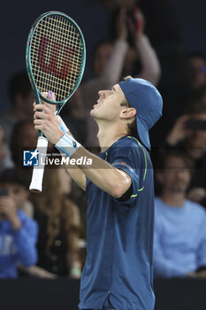 31/10/2024 - Alex De Minaur of Australia celebrates his third round victory during day 4 of the Rolex Paris Masters 2024, an ATP Masters 1000 tennis tournament on October 31, 2024 at Accor Arena in Paris, France - TENNIS - ROLEX PARIS MASTERS 2024 - INTERNAZIONALI - TENNIS