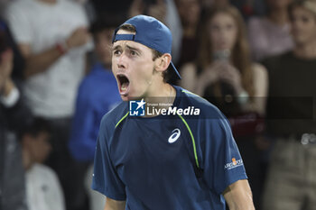 31/10/2024 - Alex De Minaur of Australia celebrates his third round victory during day 4 of the Rolex Paris Masters 2024, an ATP Masters 1000 tennis tournament on October 31, 2024 at Accor Arena in Paris, France - TENNIS - ROLEX PARIS MASTERS 2024 - INTERNAZIONALI - TENNIS