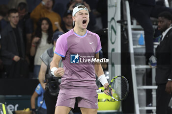 31/10/2024 - Holger Rune of Denmark celebrates his third round victory during day 4 of the Rolex Paris Masters 2024, an ATP Masters 1000 tennis tournament on October 31, 2024 at Accor Arena in Paris, France - TENNIS - ROLEX PARIS MASTERS 2024 - INTERNAZIONALI - TENNIS