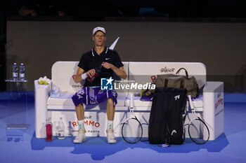 2024-11-10 - Jannik Sinner (Italy) during the match againts Alexander De Minaur - 2024 ATP NITTO FINALS - SINNER VS DE MINAUR - INTERNATIONALS - TENNIS