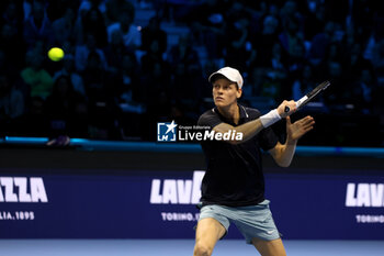 2024-11-10 - Jannik Sinner (Italy) during the match againts Alexander De Minaur - 2024 ATP NITTO FINALS - SINNER VS DE MINAUR - INTERNATIONALS - TENNIS