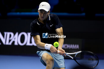 2024-11-10 - Jannik Sinner (Italy) during the match againts Alexander De Minaur - 2024 ATP NITTO FINALS - SINNER VS DE MINAUR - INTERNATIONALS - TENNIS