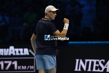 2024-11-10 - Jannik Sinner (Italy) celebrates during the match againts Alexander De Minaur (Australia) - 2024 ATP NITTO FINALS - SINNER VS DE MINAUR - INTERNATIONALS - TENNIS