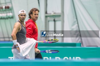 2024-11-17 - November 16, 2024 (Malaga) This was the second day of training for Rafa Nadal on the track in Malaga: all ready for his farewell to the Davis Cup. The tennis legend started preparations for the duel against the Netherlands under the watchful eye of David Ferrer and Carlos Moya. Cordon Press - DAVIS CUP - CARLOS ALCARAZ - TRAINING - INTERNATIONALS - TENNIS