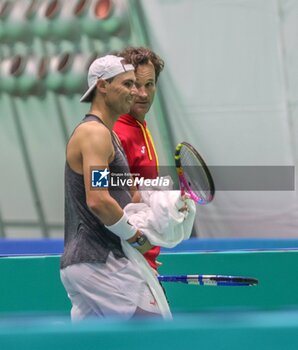 2024-11-17 - November 16, 2024 (Malaga) This was the second day of training for Rafa Nadal on the track in Malaga: all ready for his farewell to the Davis Cup. The tennis legend started preparations for the duel against the Netherlands under the watchful eye of David Ferrer and Carlos Moya. Cordon Press - DAVIS CUP - CARLOS ALCARAZ - TRAINING - INTERNATIONALS - TENNIS