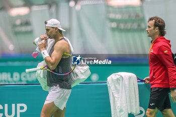 2024-11-17 - November 16, 2024 (Malaga) This was the second day of training for Rafa Nadal on the track in Malaga: all ready for his farewell to the Davis Cup. The tennis legend started preparations for the duel against the Netherlands under the watchful eye of David Ferrer and Carlos Moya. Cordon Press - DAVIS CUP - CARLOS ALCARAZ - TRAINING - INTERNATIONALS - TENNIS