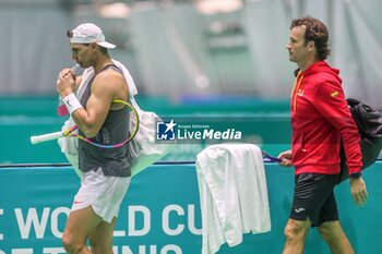 2024-11-17 - November 16, 2024 (Malaga) This was the second day of training for Rafa Nadal on the track in Malaga: all ready for his farewell to the Davis Cup. The tennis legend started preparations for the duel against the Netherlands under the watchful eye of David Ferrer and Carlos Moya. Cordon Press - DAVIS CUP - CARLOS ALCARAZ - TRAINING - INTERNATIONALS - TENNIS