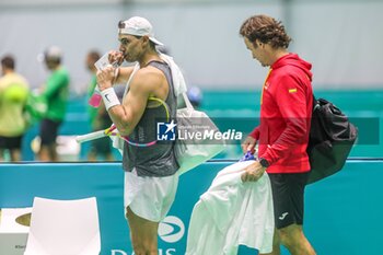 2024-11-17 - November 16, 2024 (Malaga) This was the second day of training for Rafa Nadal on the track in Malaga: all ready for his farewell to the Davis Cup. The tennis legend started preparations for the duel against the Netherlands under the watchful eye of David Ferrer and Carlos Moya. Cordon Press - DAVIS CUP - CARLOS ALCARAZ - TRAINING - INTERNATIONALS - TENNIS