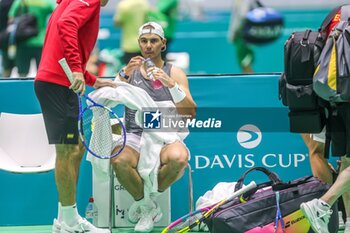 2024-11-17 - November 16, 2024 (Malaga) This was the second day of training for Rafa Nadal on the track in Malaga: all ready for his farewell to the Davis Cup. The tennis legend started preparations for the duel against the Netherlands under the watchful eye of David Ferrer and Carlos Moya. Cordon Press - DAVIS CUP - CARLOS ALCARAZ - TRAINING - INTERNATIONALS - TENNIS