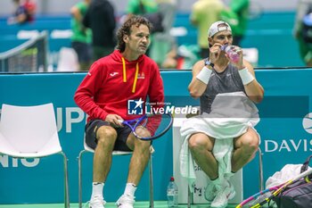 2024-11-17 - November 16, 2024 (Malaga) This was the second day of training for Rafa Nadal on the track in Malaga: all ready for his farewell to the Davis Cup. The tennis legend started preparations for the duel against the Netherlands under the watchful eye of David Ferrer and Carlos Moya. Cordon Press - DAVIS CUP - CARLOS ALCARAZ - TRAINING - INTERNATIONALS - TENNIS