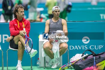 2024-11-17 - November 16, 2024 (Malaga) This was the second day of training for Rafa Nadal on the track in Malaga: all ready for his farewell to the Davis Cup. The tennis legend started preparations for the duel against the Netherlands under the watchful eye of David Ferrer and Carlos Moya. Cordon Press - DAVIS CUP - CARLOS ALCARAZ - TRAINING - INTERNATIONALS - TENNIS