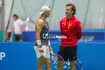 2024-11-17 - November 16, 2024 (Malaga) This was the second day of training for Rafa Nadal on the track in Malaga: all ready for his farewell to the Davis Cup. The tennis legend started preparations for the duel against the Netherlands under the watchful eye of David Ferrer and Carlos Moya. Cordon Press - DAVIS CUP - CARLOS ALCARAZ - TRAINING - INTERNATIONALS - TENNIS