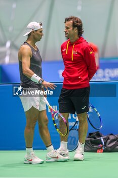 2024-11-17 - November 16, 2024 (Malaga) This was the second day of training for Rafa Nadal on the track in Malaga: all ready for his farewell to the Davis Cup. The tennis legend started preparations for the duel against the Netherlands under the watchful eye of David Ferrer and Carlos Moya. Cordon Press - DAVIS CUP - CARLOS ALCARAZ - TRAINING - INTERNATIONALS - TENNIS