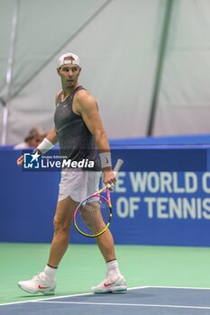 2024-11-17 - November 16, 2024 (Malaga) This was the second day of training for Rafa Nadal on the track in Malaga: all ready for his farewell to the Davis Cup. The tennis legend started preparations for the duel against the Netherlands under the watchful eye of David Ferrer and Carlos Moya. Cordon Press - DAVIS CUP - CARLOS ALCARAZ - TRAINING - INTERNATIONALS - TENNIS