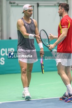 2024-11-17 - November 16, 2024 (Malaga) This was the second day of training for Rafa Nadal on the track in Malaga: all ready for his farewell to the Davis Cup. The tennis legend started preparations for the duel against the Netherlands under the watchful eye of David Ferrer and Carlos Moya. Cordon Press - DAVIS CUP - CARLOS ALCARAZ - TRAINING - INTERNATIONALS - TENNIS