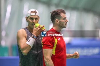 2024-11-17 - November 16, 2024 (Malaga) This was the second day of training for Rafa Nadal on the track in Malaga: all ready for his farewell to the Davis Cup. The tennis legend started preparations for the duel against the Netherlands under the watchful eye of David Ferrer and Carlos Moya. Cordon Press - DAVIS CUP - CARLOS ALCARAZ - TRAINING - INTERNATIONALS - TENNIS