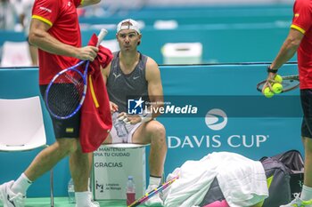 2024-11-17 - November 16, 2024 (Malaga) This was the second day of training for Rafa Nadal on the track in Malaga: all ready for his farewell to the Davis Cup. The tennis legend started preparations for the duel against the Netherlands under the watchful eye of David Ferrer and Carlos Moya. Cordon Press - DAVIS CUP - CARLOS ALCARAZ - TRAINING - INTERNATIONALS - TENNIS