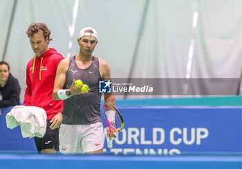 2024-11-17 - November 16, 2024 (Malaga) This was the second day of training for Rafa Nadal on the track in Malaga: all ready for his farewell to the Davis Cup. The tennis legend started preparations for the duel against the Netherlands under the watchful eye of David Ferrer and Carlos Moya. Cordon Press - DAVIS CUP - CARLOS ALCARAZ - TRAINING - INTERNATIONALS - TENNIS