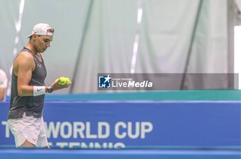 2024-11-17 - November 16, 2024 (Malaga) This was the second day of training for Rafa Nadal on the track in Malaga: all ready for his farewell to the Davis Cup. The tennis legend started preparations for the duel against the Netherlands under the watchful eye of David Ferrer and Carlos Moya. Cordon Press - DAVIS CUP - CARLOS ALCARAZ - TRAINING - INTERNATIONALS - TENNIS