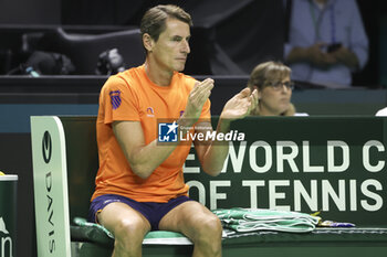 2024-11-19 - Davis Cup Captain for Netherlands Paul Haarhuis during the 2024 Davis Cup Finals quarter-final tennis tie between Netherlands and Spain at Palacio de Deportes Jose Maria Martin Carpena on 19 November 2024 in Malaga, Spain - TENNIS - DAVIS CUP 2024 - 1/4 - NETHERLANDS V SPAIN - INTERNATIONALS - TENNIS