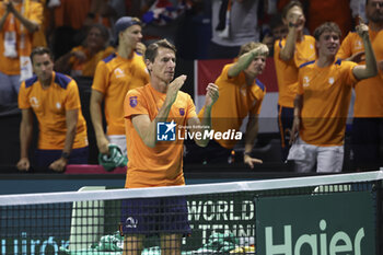 2024-11-20 - Davis Cup Captain for Netherlands Paul Haarhuis during the 2024 Davis Cup Finals quarter-final tennis tie between Netherlands and Spain at Palacio de Deportes Jose Maria Martin Carpena on 19 November 2024 in Malaga, Spain - TENNIS - DAVIS CUP 2024 - 1/4 - NETHERLANDS V SPAIN - INTERNATIONALS - TENNIS