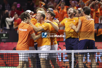 2024-11-20 - Wesley Koolhof and Botic Van De Zandschulp of Netherlands and teammates celebrate the tie victory after winning their doubles during the 2024 Davis Cup Finals quarter-final tennis tie between Netherlands and Spain at Palacio de Deportes Jose Maria Martin Carpena on 19 November 2024 in Malaga, Spain - TENNIS - DAVIS CUP 2024 - 1/4 - NETHERLANDS V SPAIN - INTERNATIONALS - TENNIS