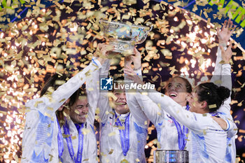 2024-11-20 - Italy celebrates the victory, Final tennis match between Slovakia and Italy during the Billie Jean King Cup 2024 on 20 November 2024 in Malaga, Spain - TENNIS - BILLIE JEAN KING CUP 2024 - FINAL - INTERNATIONALS - TENNIS