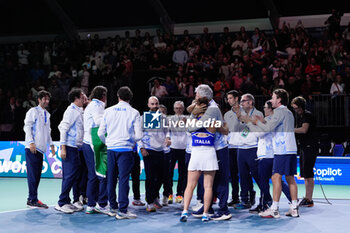 2024-11-20 - Italy celebrates the victory, Final tennis match between Slovakia and Italy during the Billie Jean King Cup 2024 on 20 November 2024 in Malaga, Spain - TENNIS - BILLIE JEAN KING CUP 2024 - FINAL - INTERNATIONALS - TENNIS