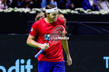 2024-11-21 - Taylor Fritz of USA in action against Alex de Minaur of Australia during the Davis Cup 2024, quarter-final tennis event between United States and Australia on 21 November 2024 in Malaga, Spain - TENNIS - DAVIS CUP 2024 - 1/4 - USA V AUSTRALIA - INTERNATIONALS - TENNIS