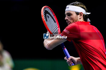 2024-11-21 - Taylor Fritz of USA in action against Alex de Minaur of Australia during the Davis Cup 2024, quarter-final tennis event between United States and Australia on 21 November 2024 in Malaga, Spain - TENNIS - DAVIS CUP 2024 - 1/4 - USA V AUSTRALIA - INTERNATIONALS - TENNIS