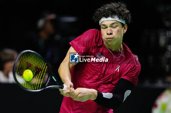 2024-11-21 - Ben Shelton of USA in action against Thanasi Kokkinakis of Australia during the Davis Cup 2024, quarter-final tennis event between United States and Australia on 21 November 2024 in Malaga, Spain - TENNIS - DAVIS CUP 2024 - 1/4 - USA V AUSTRALIA - INTERNATIONALS - TENNIS