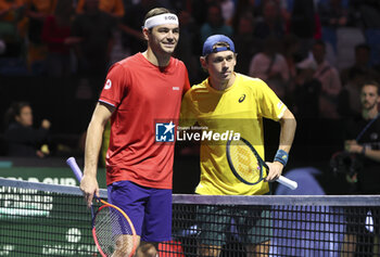 2024-11-21 - Taylor Fritz of USA and Alex De Minaur of Australia during the 2024 Davis Cup Finals quarter-final tennis tie between United States (USA) and Australia at Palacio de Deportes Jose Maria Martin Carpena on November 21, 2024 in Malaga, Spain - TENNIS - DAVIS CUP 2024 - 1/4 - USA V AUSTRALIA - INTERNATIONALS - TENNIS