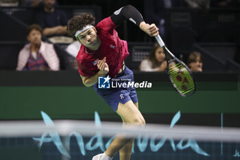 2024-11-21 - Ben Shelton of USA during the 2024 Davis Cup Finals quarter-final tennis tie between United States (USA) and Australia at Palacio de Deportes Jose Maria Martin Carpena on November 21, 2024 in Malaga, Spain - TENNIS - DAVIS CUP 2024 - 1/4 - USA V AUSTRALIA - INTERNATIONALS - TENNIS